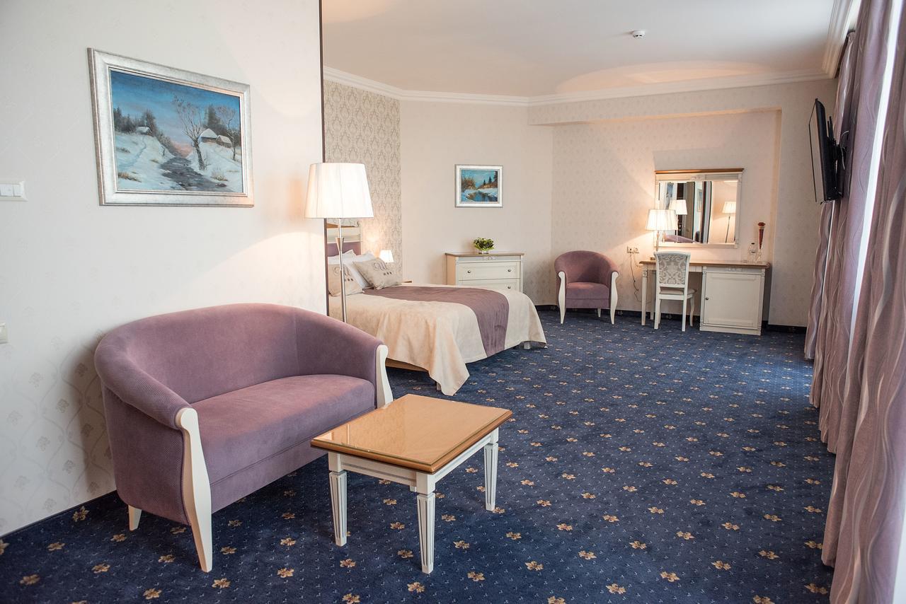 Deluxe Double Room with Extra Bed,587847939:JPEG